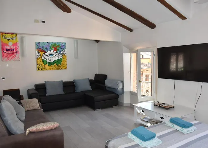 Mansarda Teatro Duse Centro بولونيا